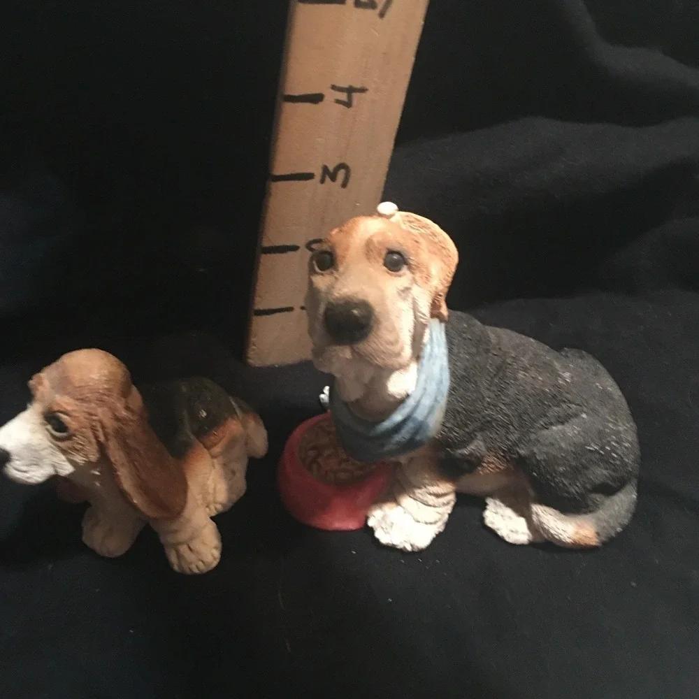 Stone Critters Majestic Basset Hounds with Food Dish Ears Pinned‎ Back Figurine